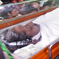 കണ്ണീര്‍പ്രണാമം
