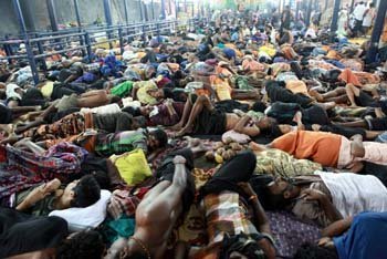 Sabarimala pilgrims are hit by fatigue after trekking the hilly terrain and take a nap to relax. Mathrubhumi photographer C Viju clicks the slumber and the catnaps taken by the Ayappa swamis, both young and old.<br/>

