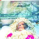ഒരു നോക്ക് കാണാന്‍ ഒഴുകിയെത്തി
