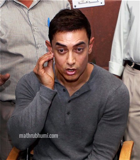 Aamir Khan talks to media 
