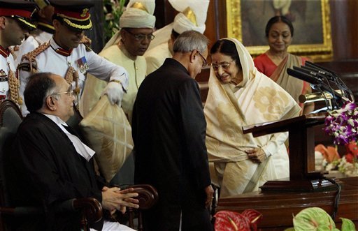 New Delhi: President Pranab Mukherjee gestures after taking oath as 13th President of India as his predecessor Pratibha Patil, Vice President Hamid Ansari, Chief Justice of India SH Kapadia and Lok Sabha Speaker Meira Kumar applaud at a special ceremony in the Central Hall of Parliament in New Delhi on Wednesday. PTI Photo by Shahbaz Khan<br/>
 
