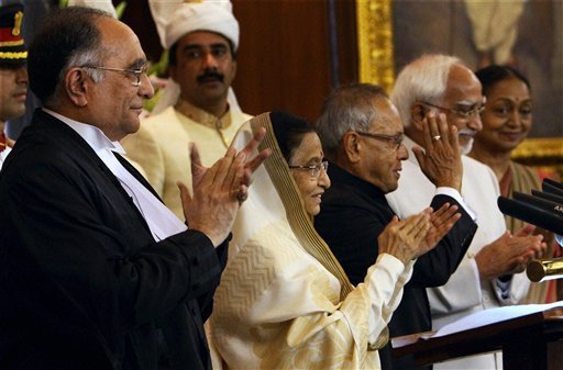 New Delhi: President Pranab Mukherjee gestures after taking oath as 13th President of India as his predecessor Pratibha Patil, Vice President Hamid Ansari, Chief Justice of India SH Kapadia and Lok Sabha Speaker Meira Kumar applaud at a special ceremony in the Central Hall of Parliament in New Delhi on Wednesday. PTI Photo by Shahbaz Khan<br/>
 
