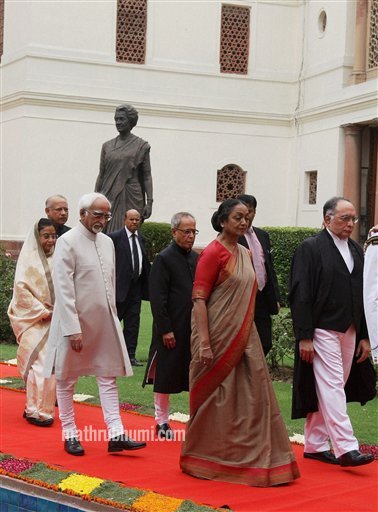  President Pratibha Devisingh Patil, President-elect, Pranab Mukherjee, Vice President, Mohd. Hamid Ansari, Lok Sabha Speaker, Meira Kumar and Chief Justice of India, Justice S.H. Kapadia, in a ceremonial procession at Parliament House for swearing-i
