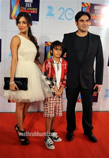  Mumbai: Bollywood actor-couple Malaika Arora Khan and Arbaaz Khan with their son at the Zee Cine Awards 2013 in Mumbai on Sunday. PTI Photo
