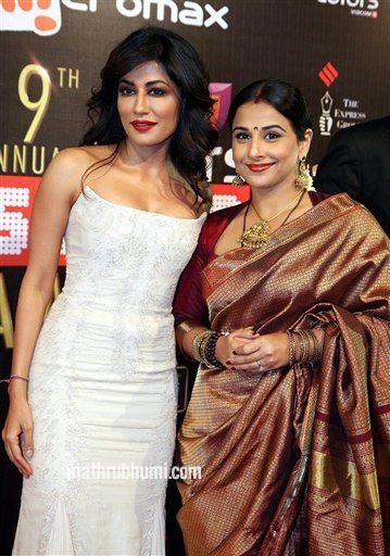 Bollywood Actress Vidya Balan pose with Chitrangada Singh at the19th Screen Awards at MMRDA Grounds in Mumbai on Saturday night 
