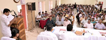 മണല്‍കടത്ത് തടയല്‍: പോലീസ് സംരക്ഷണം വേണമെന്ന് ജീവനക്കാര്‍  